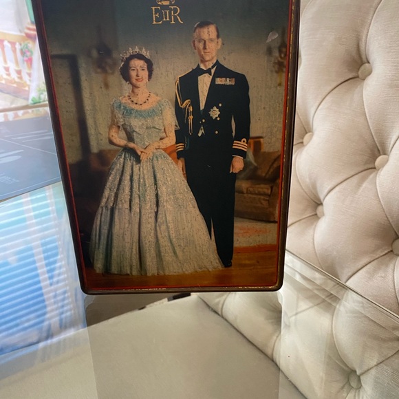incl Queen Elizabeth & Prince Phillip tin ( 7” wide x 10”L - Picture 2 of 8